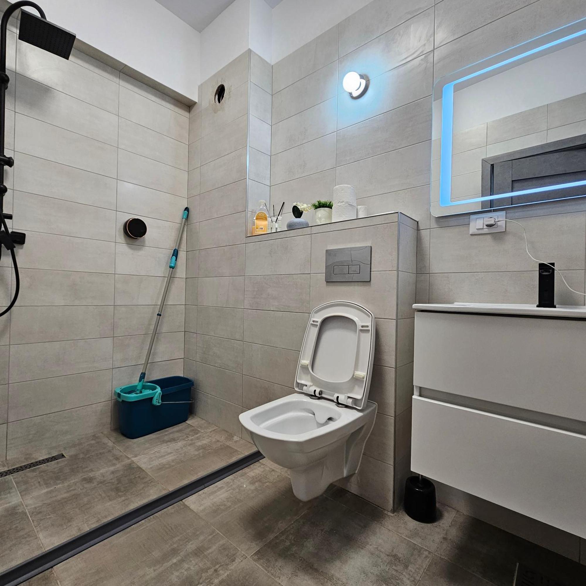 Apartament Dem Radulescu Langa Strand Ramnicu Valcea Exterior photo